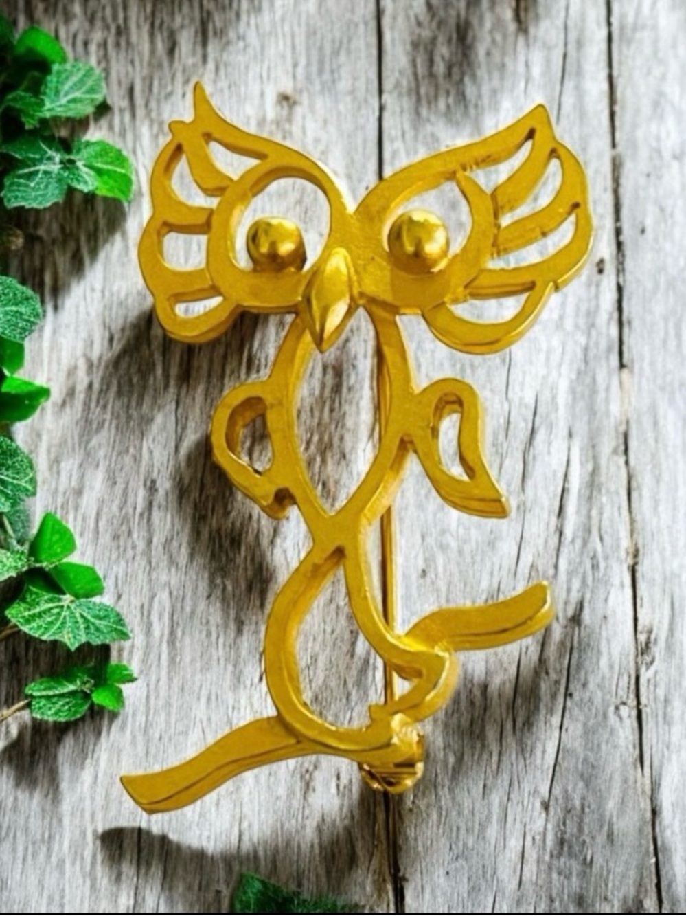 Cute Vintage Gold Tone Owl Figural Brooch